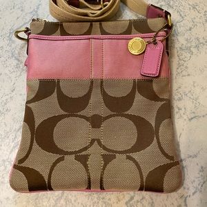 Coach Signature Stripe Pink Swing Pack #41207. VERY GOOD CONDITION.